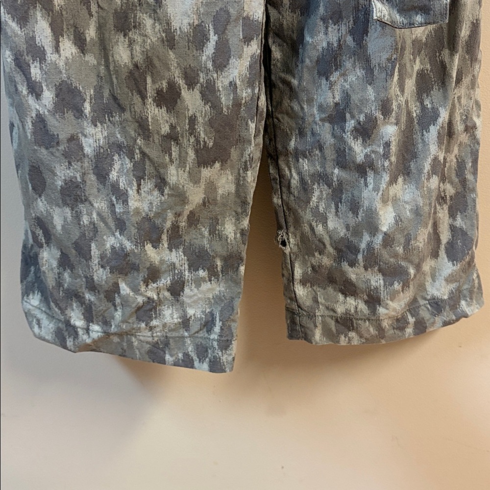 Anthropologie Cloth & Stone Gray animal print Patterned Jumpsuit size L - Picture 6 of 7